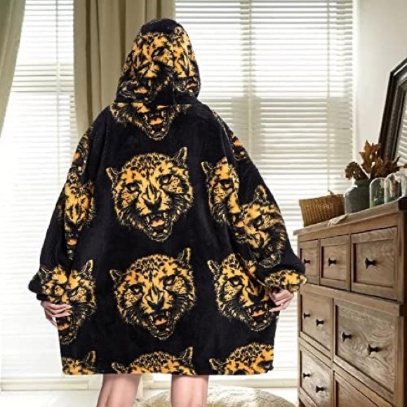 🐆 Sherpa Blanket Hoodie - Picture 4 of 6